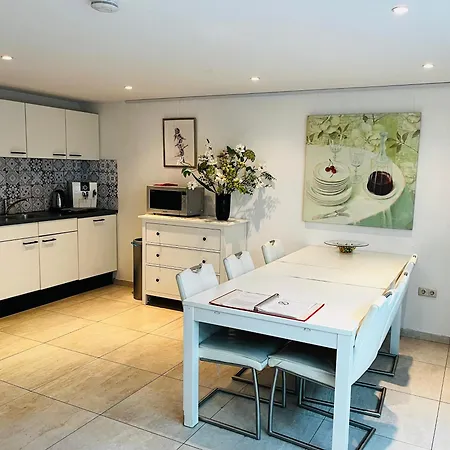 Tussen Gracht En Sintjan Daire *